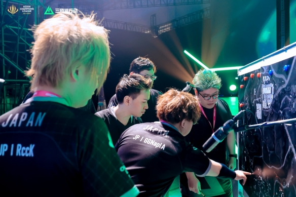 在缺席期间 在缺席期间