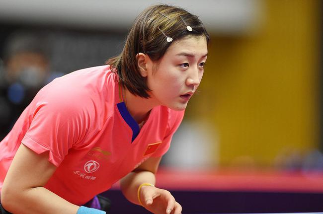 假手递手 假手递手